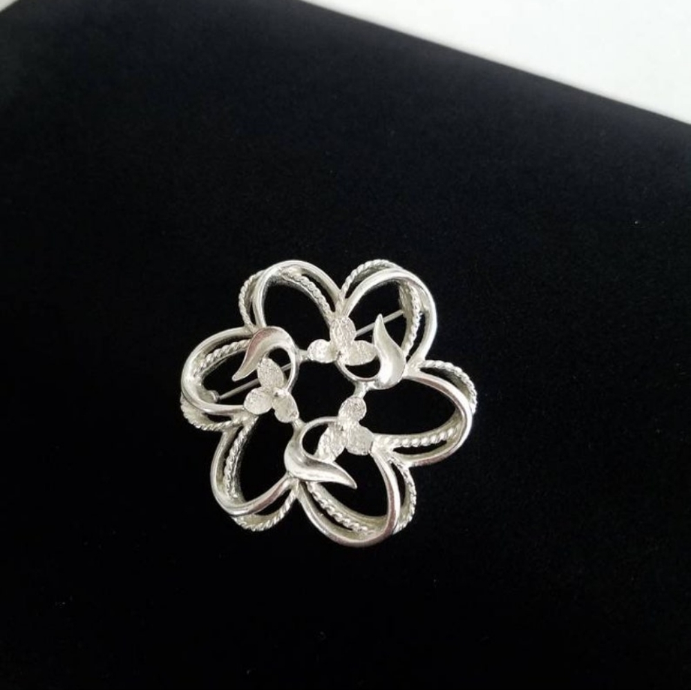 Sarah Coventry Silver Tone Flower Brooch